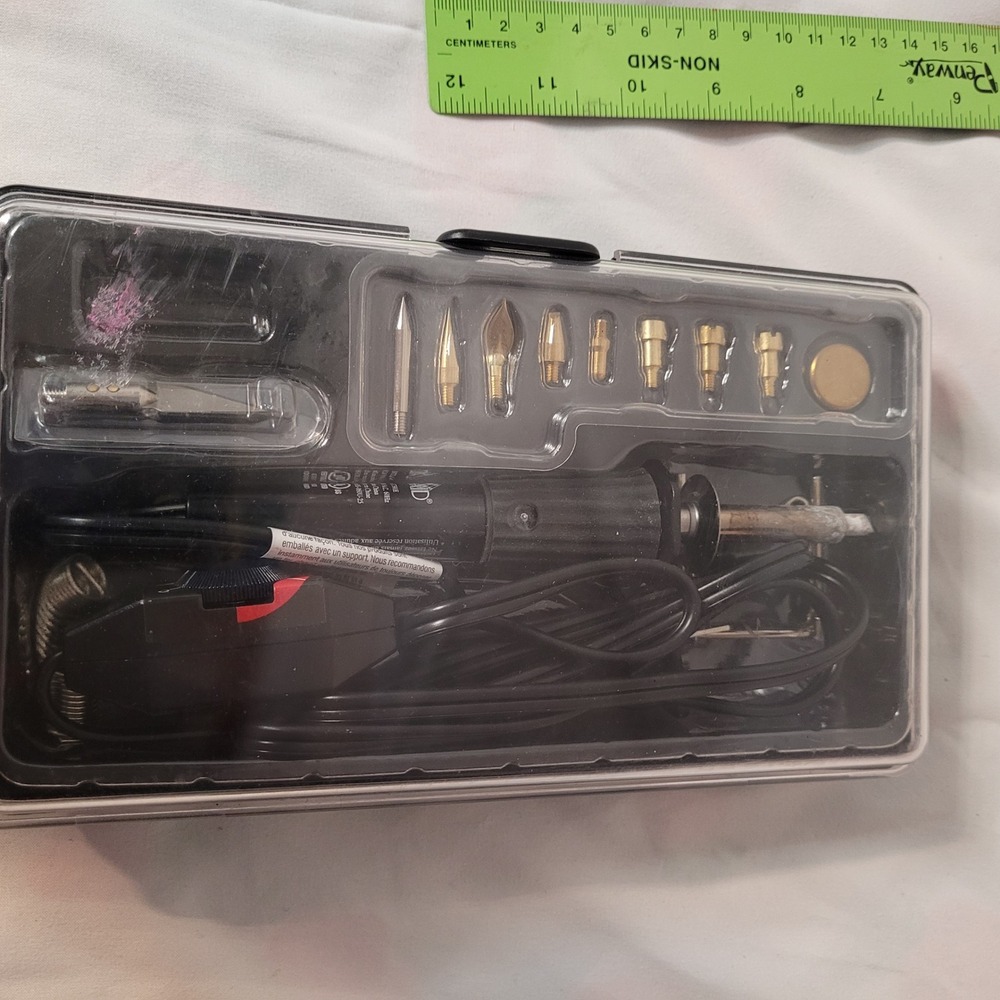 Plaid Creative Woodburning Kit with Interchangeable‎ Tips and Case 2015